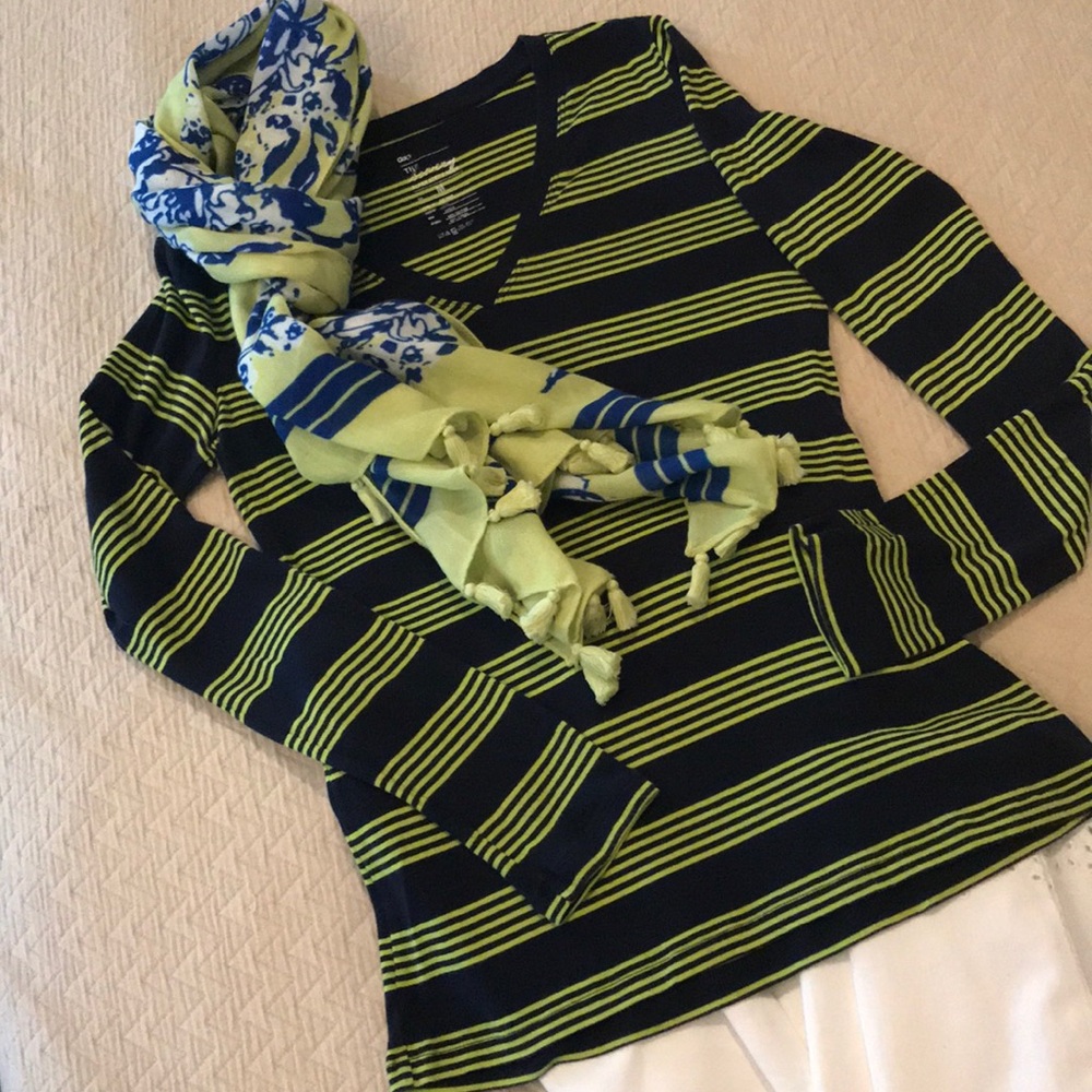 Gap long sleeve v neck stripe shirt size M